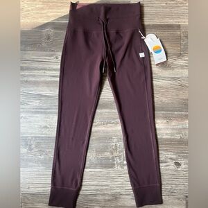 Vuori NWT Women’s Daily Leggings in Ruby